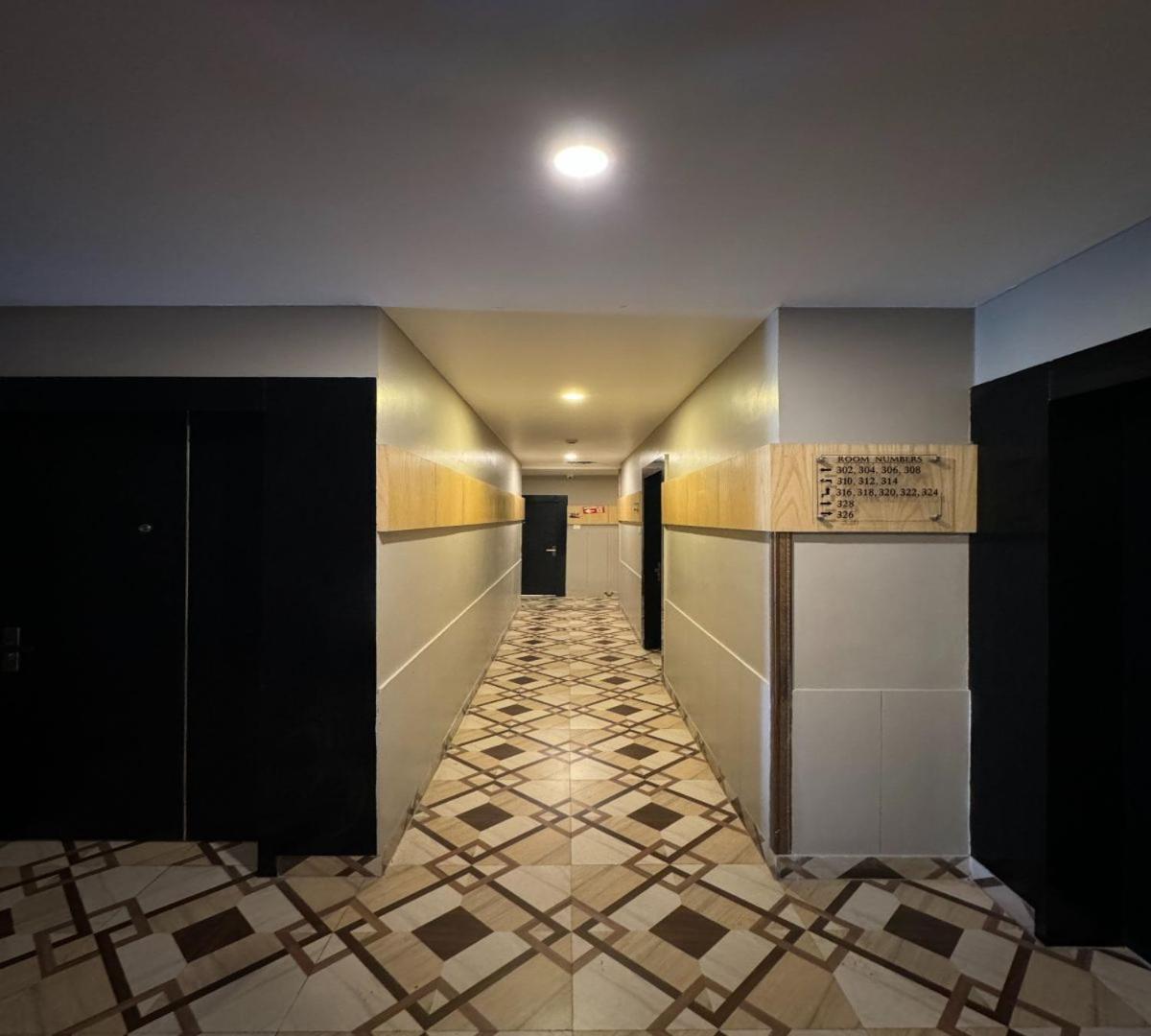 Hotel Runway Inn Pura Raghunāth Exteriör bild