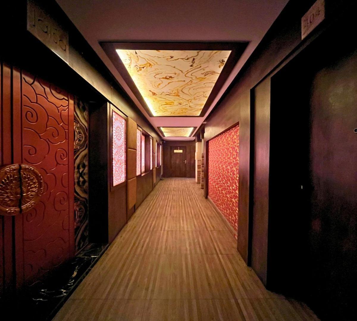 Hotel Runway Inn Pura Raghunāth Exteriör bild