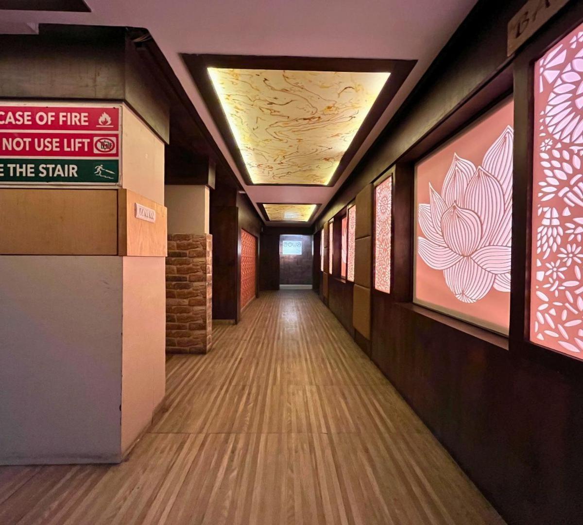 Hotel Runway Inn Pura Raghunāth Exteriör bild